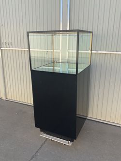 Vertical Showcase With Lock & key
