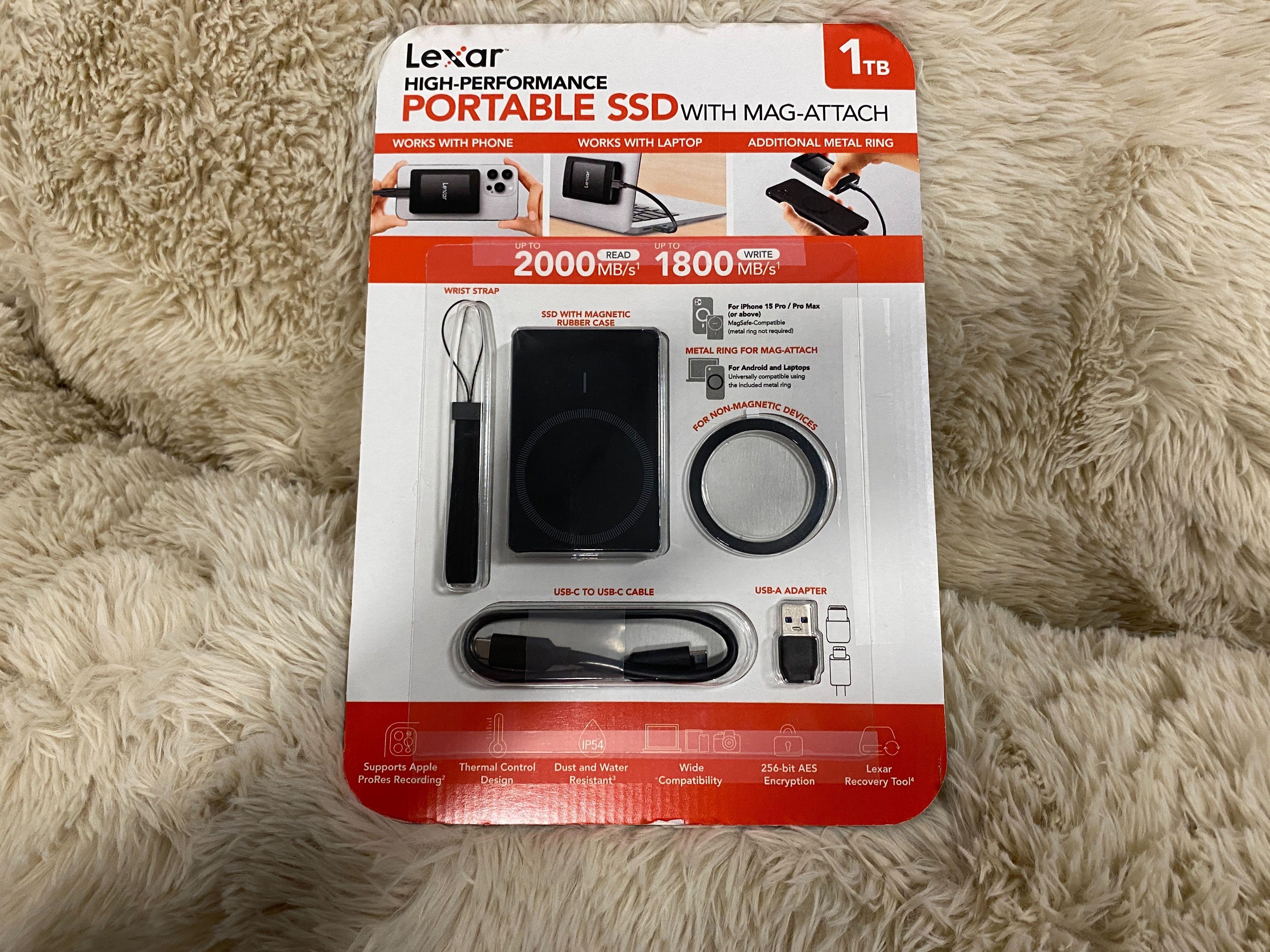 Lexar High-Performance Portable 1TB SSD with Mag-Attach