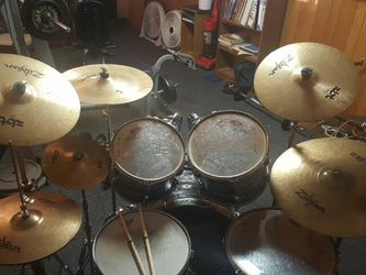 pearl visions exotic finish plus 6 Zildjian cymbals and 1 Paiste
