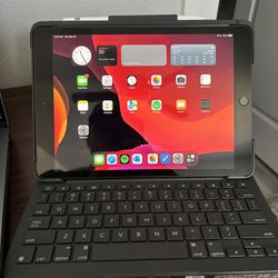 iPad With Pencil And Bluetooth Keyboard