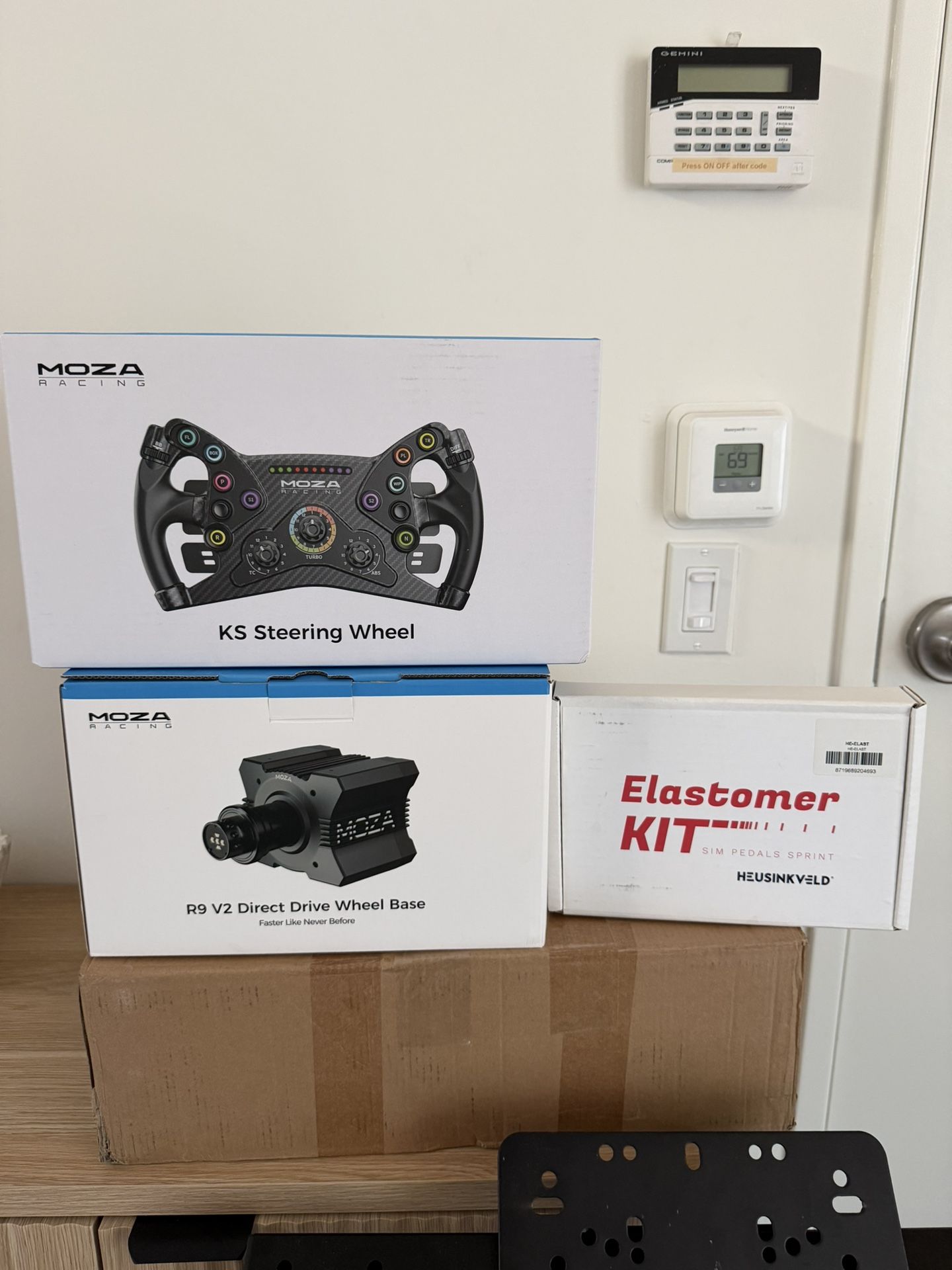 Sim Racing Setup – MOZA R9 DD + KS Wheel, Stand, Pedals, Shakers