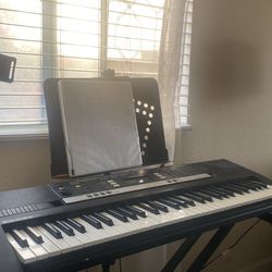 Piano Yamaha black 61 keys electric piano keyboard