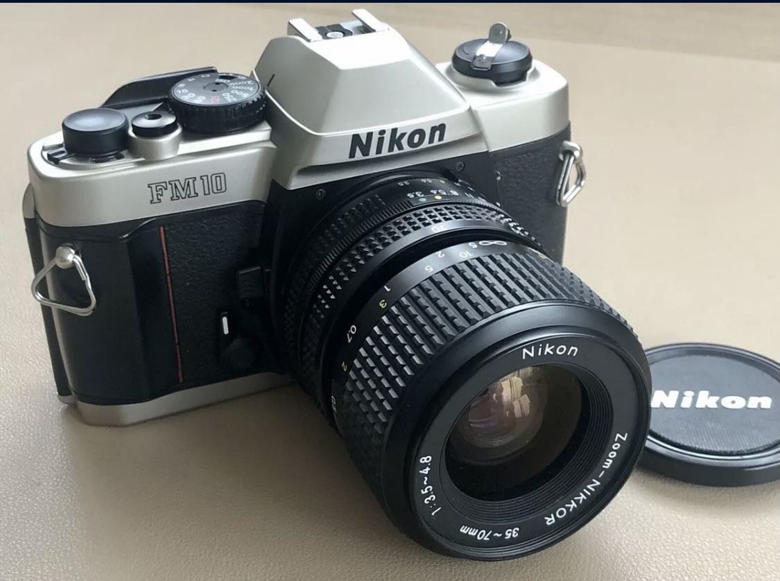 Nikon FM10 Film Camera with 35mm-70mm Zoom-NIKKOR kit Lens & Original Case 