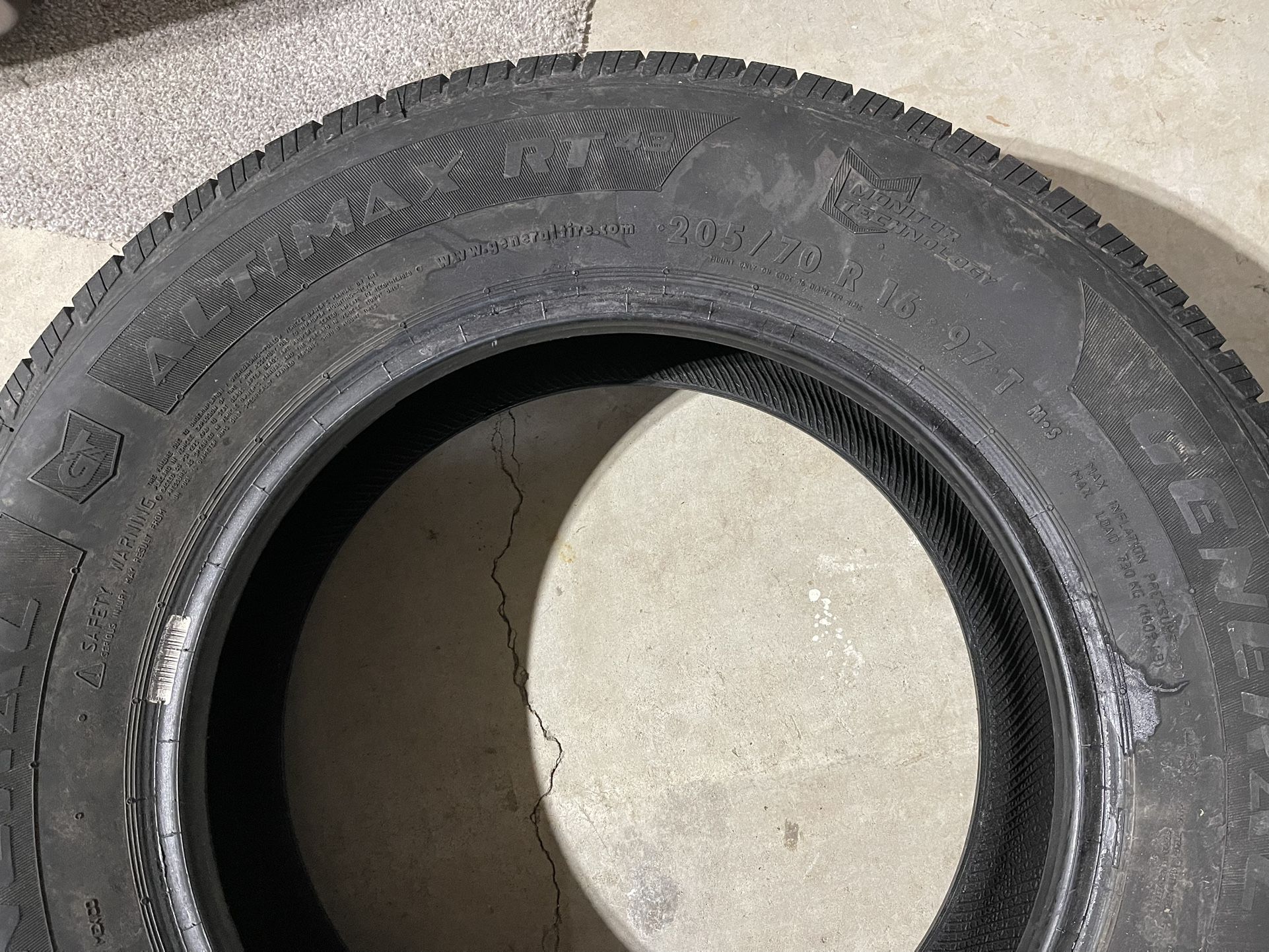💥 Like New Tires – 205/70R16 – General ALTIMAX RT43 – $450 (Schenectady)