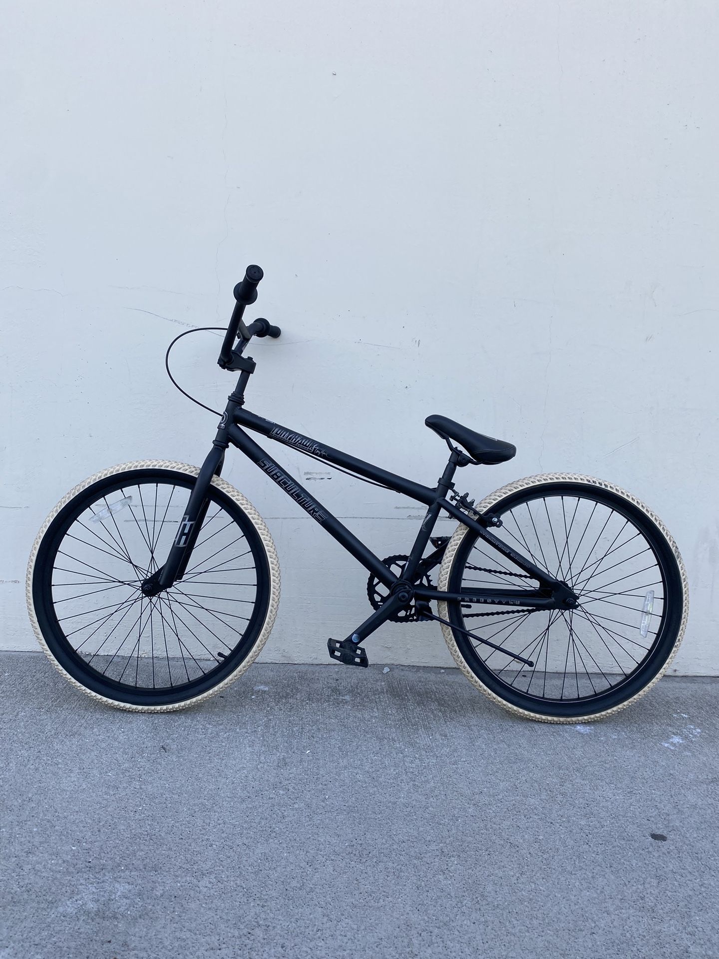 BMX BIKE TONY HAWK /SIZE TIRES 24”