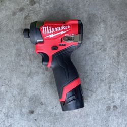 Milwaukee M12 Fuel Impact Driver With Battery 