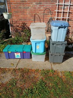 Seven plastic storage containers for one low price