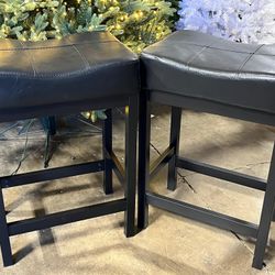 KATDANS Bar Stools Set of 2, Counter Height Stools 24 Inch Saddle Stools, PU Leather Modern Kitchen Barstools with Metal Base, KS861P-Black, 2Pcs