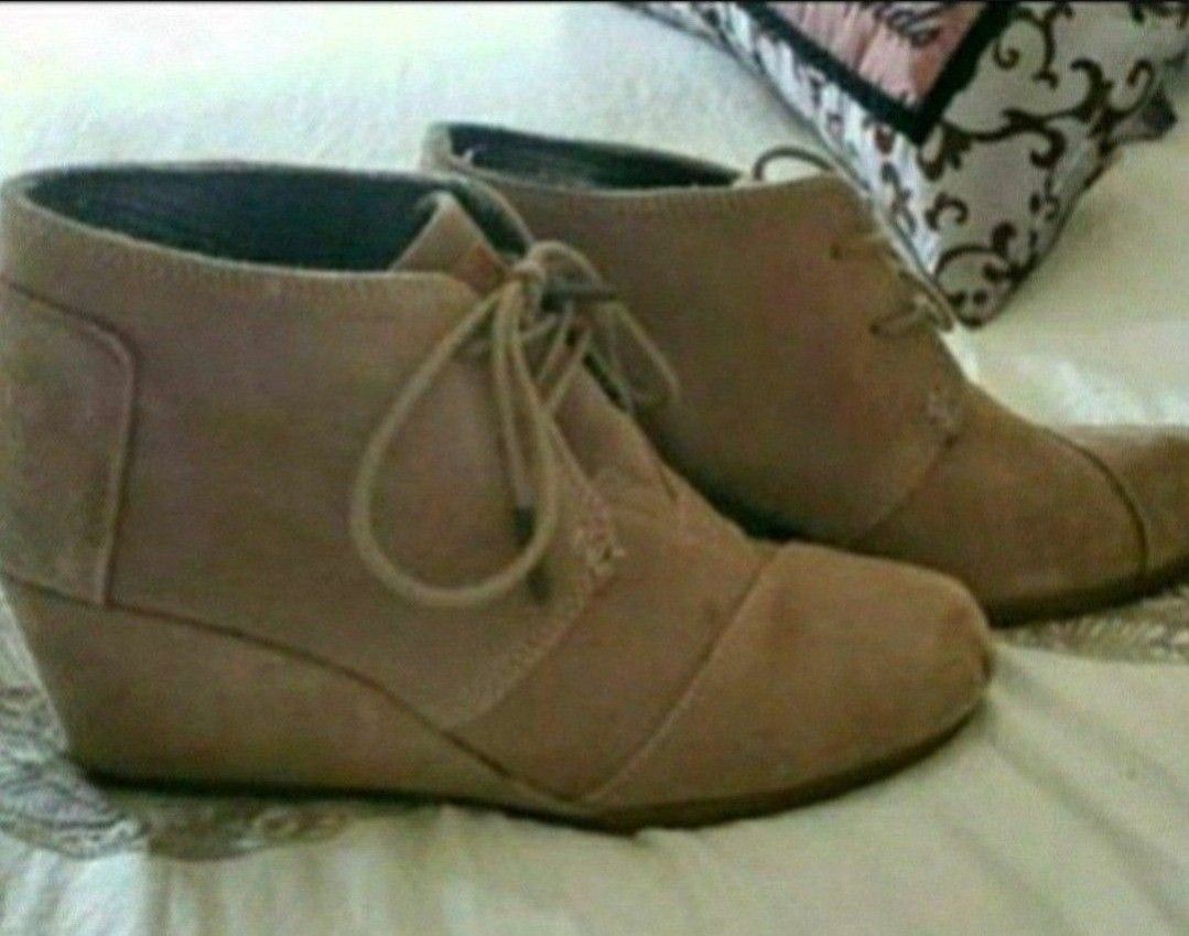Toms Desert Wedge High Ankle Boots Womens US
7.5