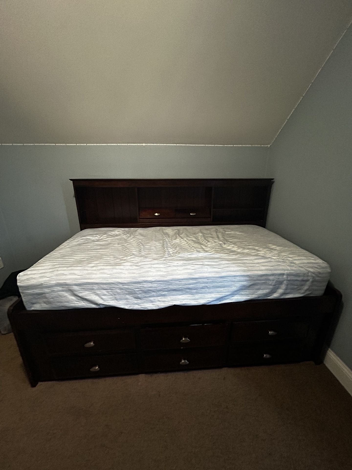 Twin Size Bed w Storage
