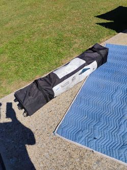 10' x 10' Canopy in Great Condition. Need stakes