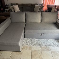 Like New Gray sectional Couch With Pullout & Chaise