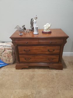 Dresser 
