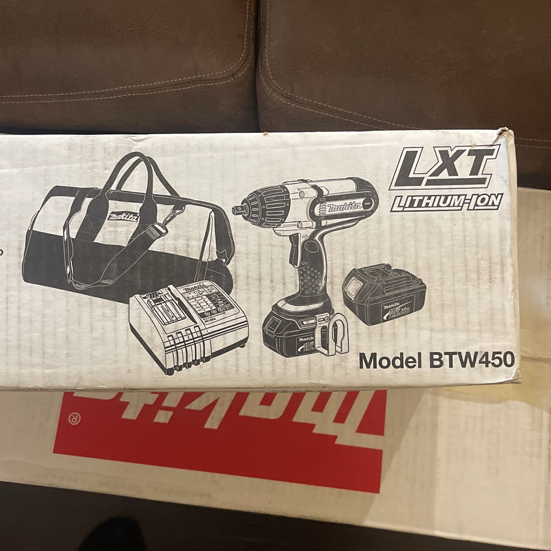 Makita 18v 1/2 “ Cordless Impact Wrench Kit
