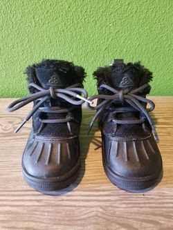 Nike Toddler ACG Boots. Size 6C