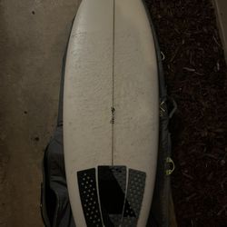 Surfboard 5’4
