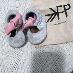 Birdie Knotted Bow Baby Shoe  (Freshly Picked)