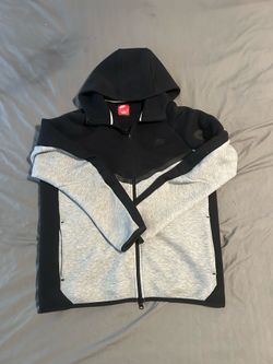 Black and grey Nike tech