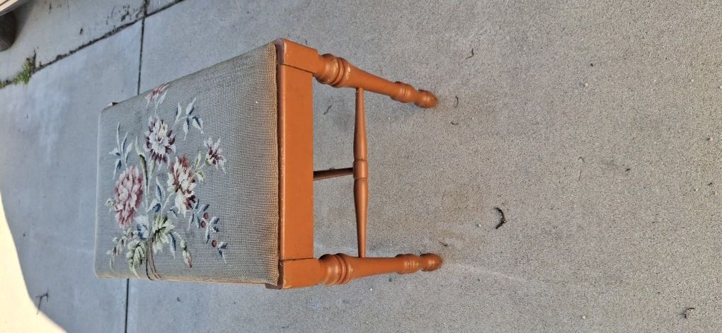 Vtg Needlepoint Covered Top Footstool Bench Floral