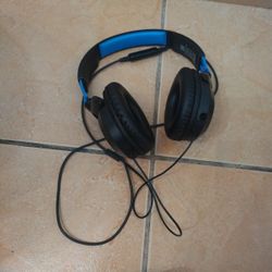 Black And Blue Headphones, Turtle Beach.