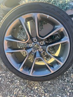 Rim and tire dodge challenger