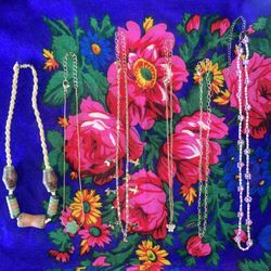 Choker & Short/Medium Necklaces