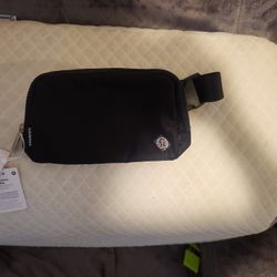 LULULEMON EVERYWHERE BELT BAG