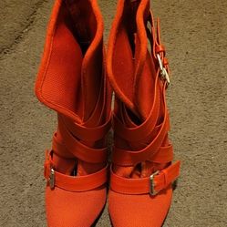RED BOOTIE HEELS SIZE 7