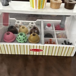 Melissa & Doug Ice Cream Counter