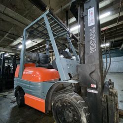 Low Hours TOYOYA forklift Heavy Duty 