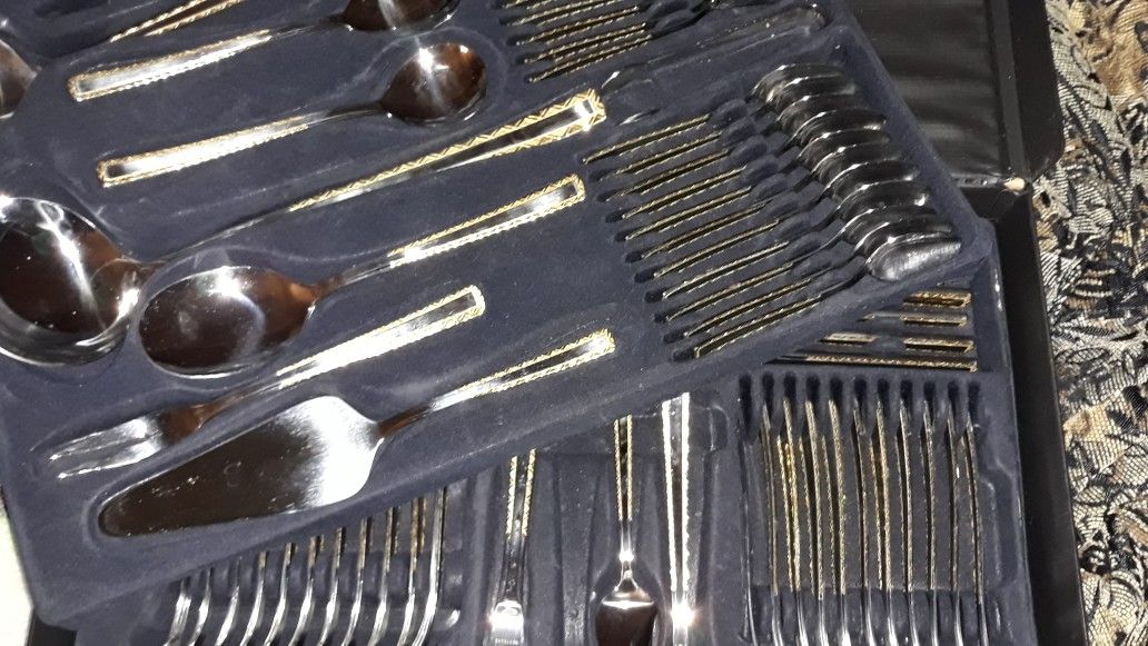 Beautiful 76 piece Gold Cutlery