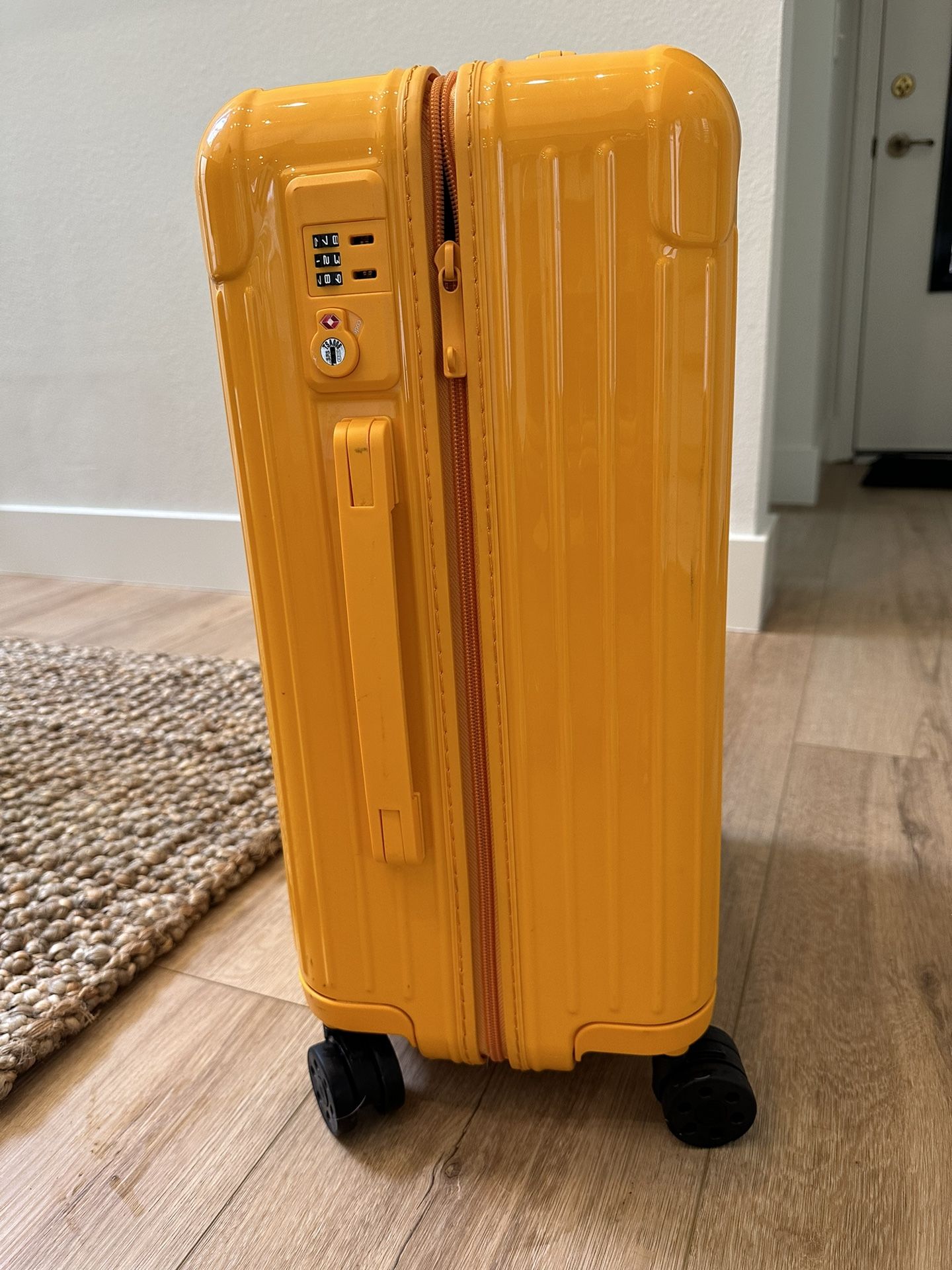 RIMOWA Essential Check In Desert Rose 85L Suit case Travel for Sale in West  Covina, CA - OfferUp