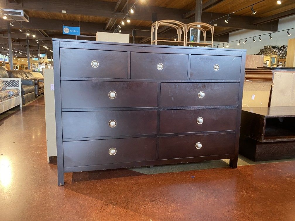 Round Knob Doublewide Dresser