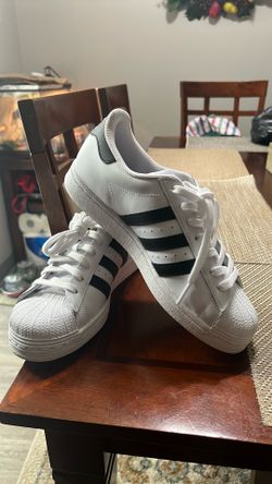Size 8 men’s Adidas super star