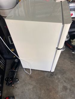 Insignia 3.1 cubic ft top freezer