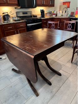 Duncan Phyfe Style Drop-Leaf Dining Table and 4 chairs