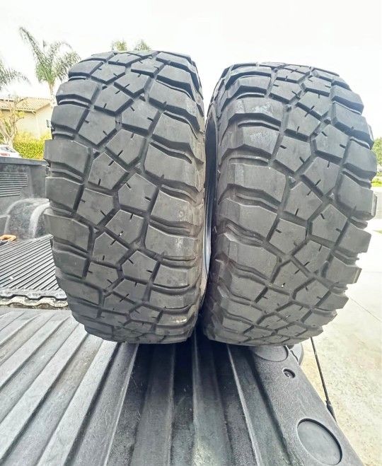 LT255/75R17 Bfgoodrich Km3 Tires (2)
