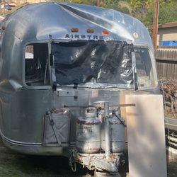 1970 Airstream Land Yatcht Sovereing