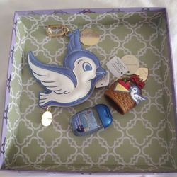 Bath And Body/ Disney Snow White Zip Coin Purse And Matching Sanatizer Holer W/ Sanatizer 