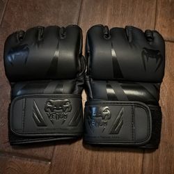 Venum MMA Gloves 4oz