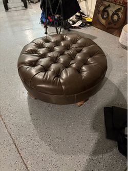 Thomasville custom cocktail ottoman 39.5” diameter