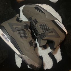 Jordan 4 ‘Cave Stone’ (Size 7,9)