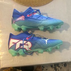 COMPLETELY NEW Puma Future 7 Ultimate Mens cleats Size 9 (never worn or used)