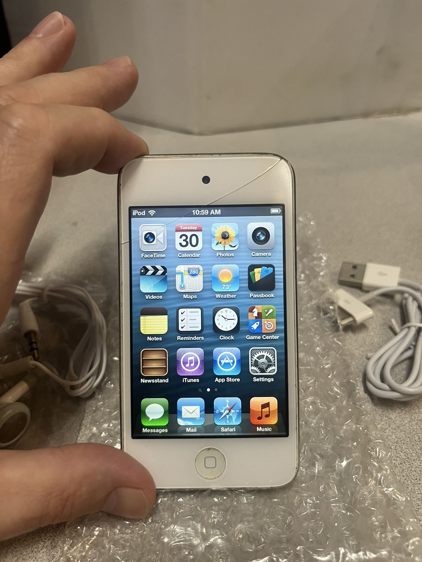 APPLE iPod Touch 4th 16GB WiFi White W/Camera
