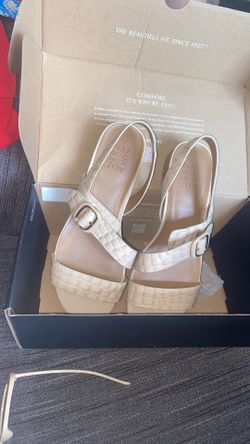Women’s Sandles Size 10 W Box And Tags