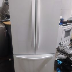 Whirlpool. Refrigerator 30w 32d 68h 