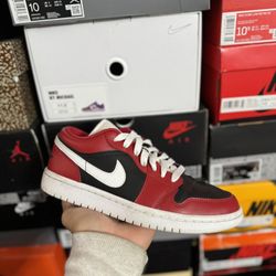 Jordan 1 Low Chicago Flip size 7W USED But Clean