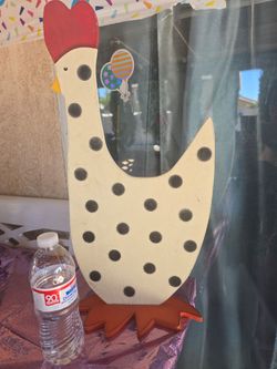 Farmhouse style wooden chicken decoration