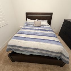 Queen Bed (Mattress included) & Matching 7-Drawer Dresser