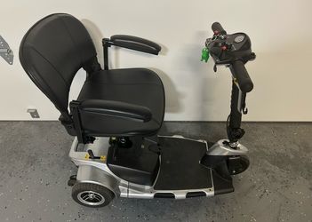 Vive. 3 wheel Mobility Scooter